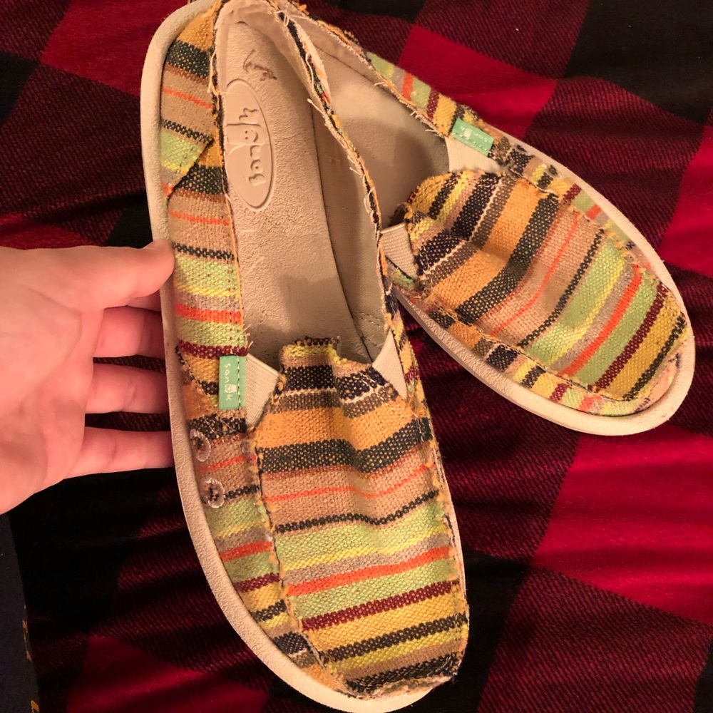 Boho chic Sanuks, pre loved!